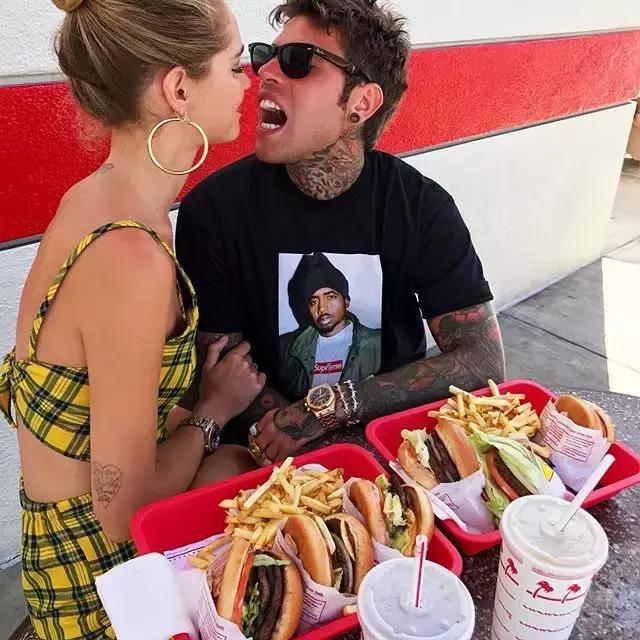 你一直梦想成网红？那就先看看那些红了的时尚博主们都在忙什么？