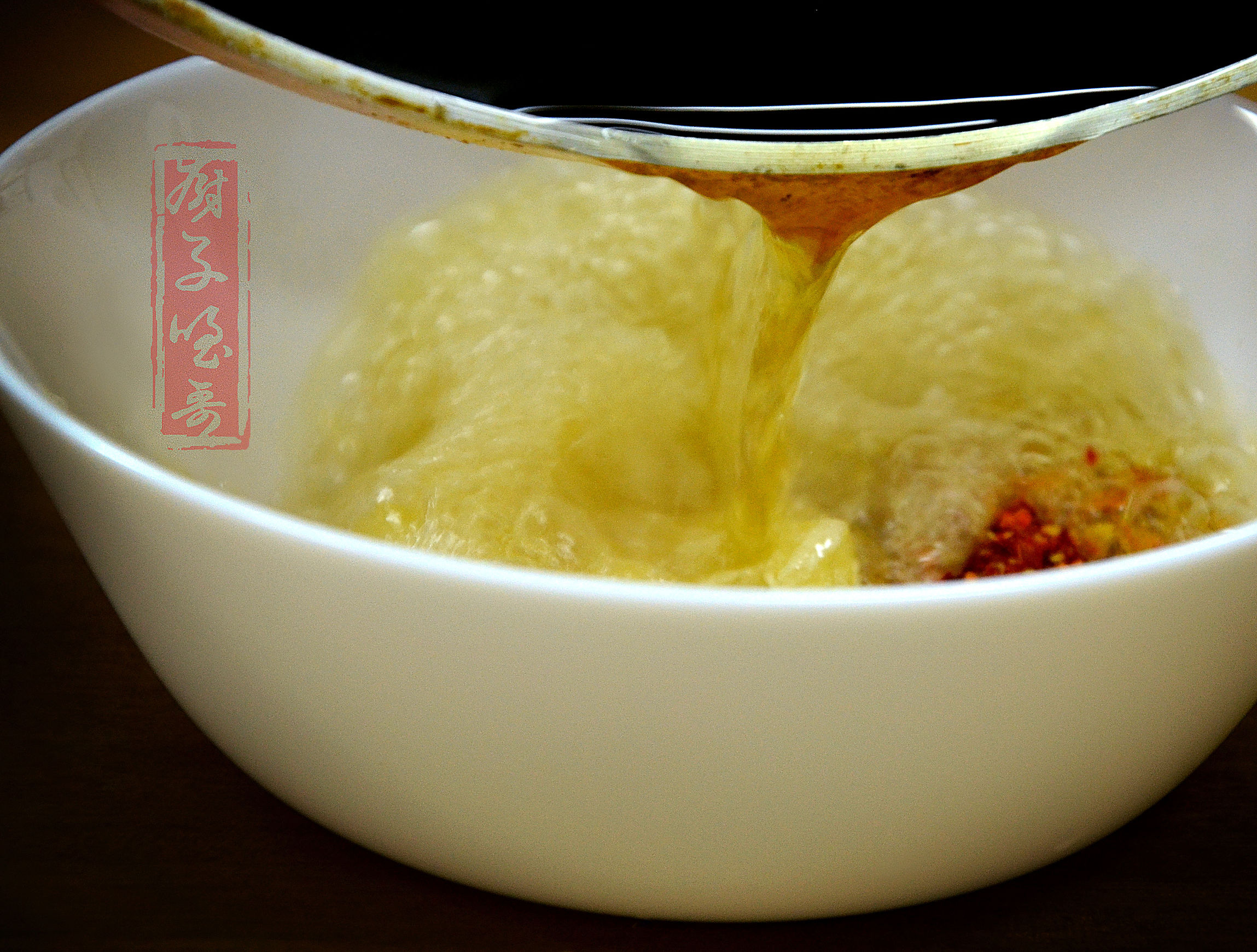 大厨教你正宗蒜泥白肉的做法,十分钟就能上桌的视频