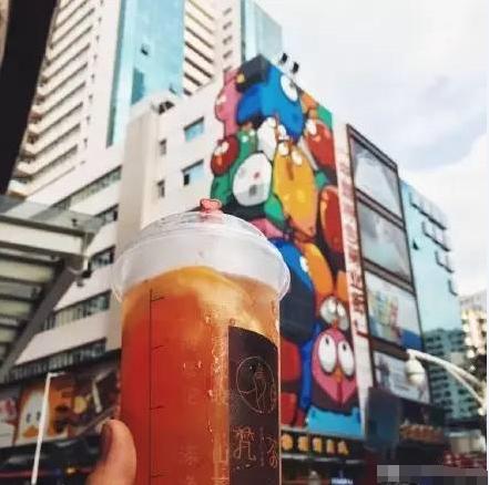 这家奶茶店凭什么能让顾客排队4小时？因为掌握了这个定律！