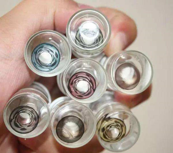 白色美瞳的正确戴法,美瞳的正确戴法小仙女