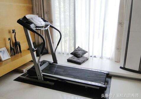 跑步机爬坡减脂走多长时间,跑步机怎么跑减脂效果最好