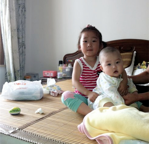 还记得吗？曾经我们一起爱过的小炜伊，准备读三年级了