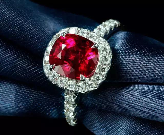 中国游客在柬埔寨被坑4.6万，竟买了充填红宝！