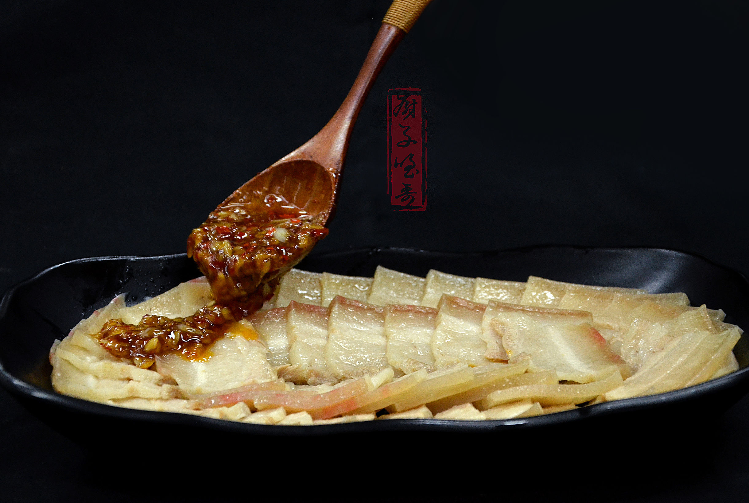 大厨教你正宗蒜泥白肉的做法,十分钟就能上桌的视频