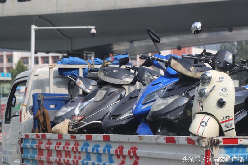 郑州城管交警联合对违规停车说不,郑州市公安局打击非法收车