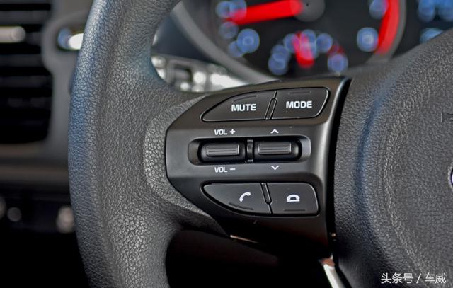 起亚k2跟起亚kxcross的区别,起亚kxcross比k2怎样