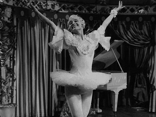 奥黛丽赫本的时代以什么为美,奥黛丽赫本优雅永不过时视频