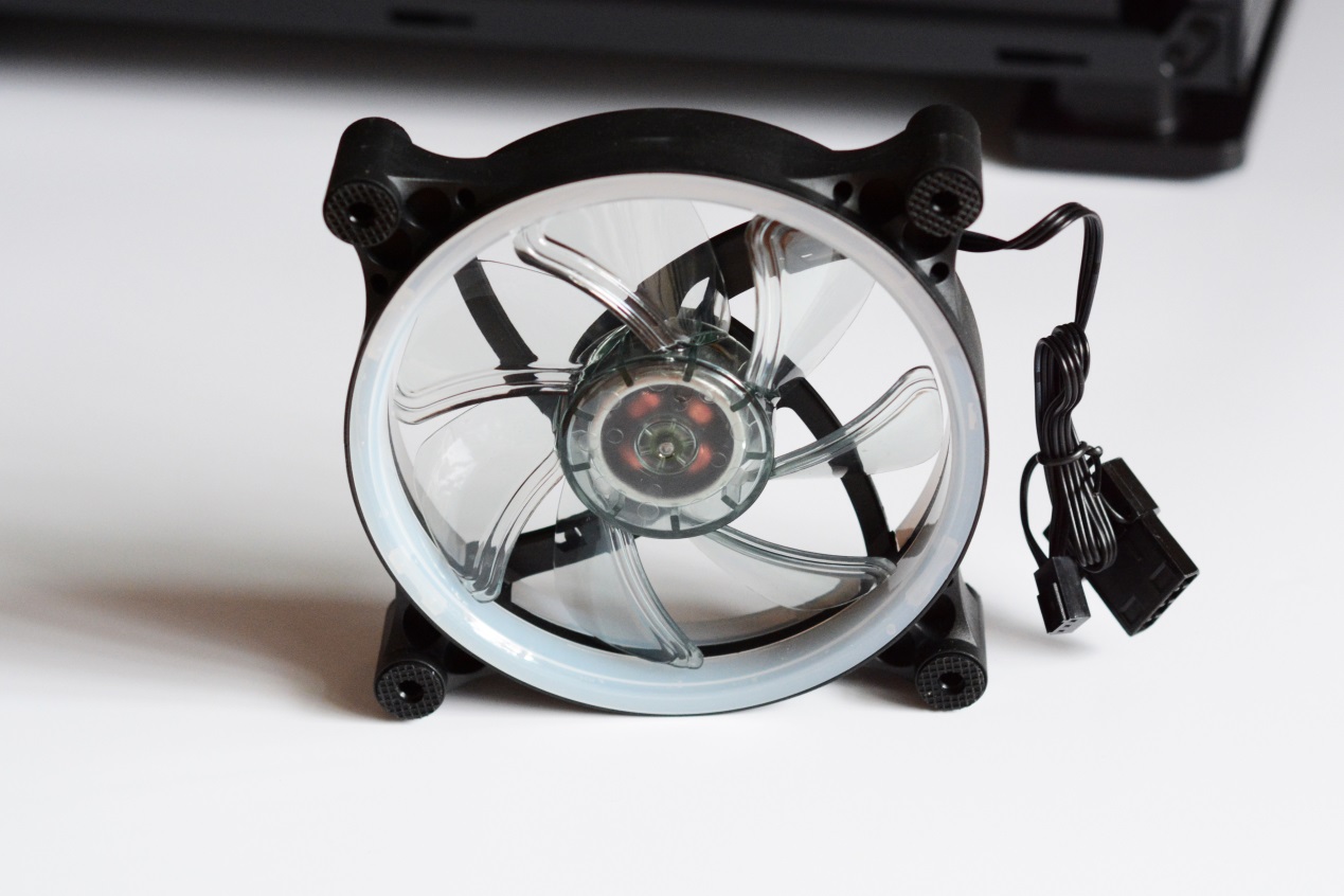 炫酷电竞游戏机箱哪家强,炫酷电竞游戏电脑机箱推荐