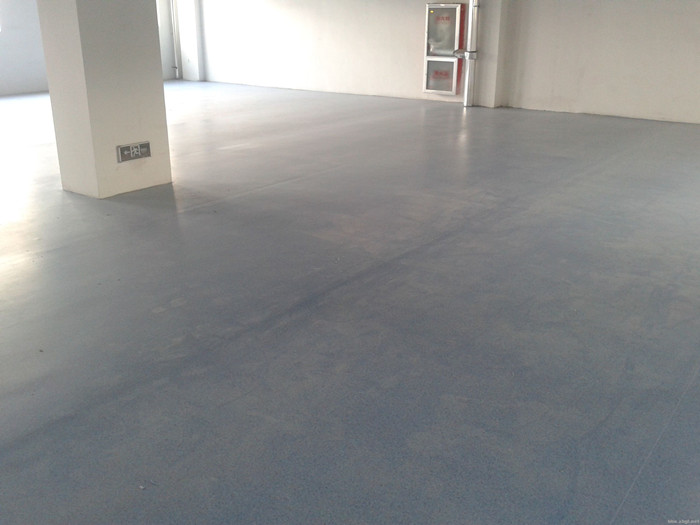 新房装修地面做自流平好不好,新房装修地面水泥清理