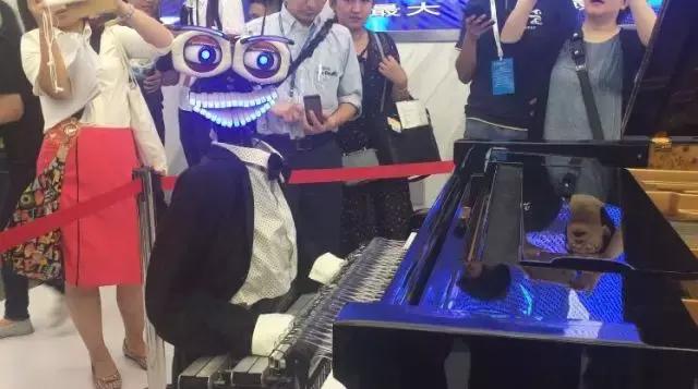 能钓鱼会弹琴，能画画还会变脸，全球最牛机器人都来了！约吗？