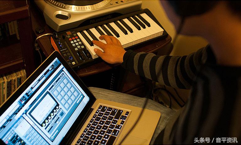 艾肯iKeyboard4S自带声卡功能的MIDI键盘