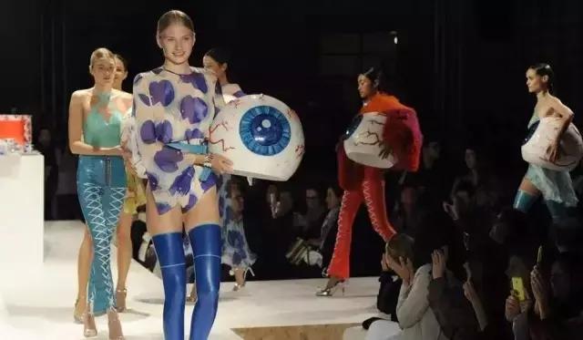 权力的游戏第八季红袍女巫去哪了,权力的游戏守夜人是什么意思