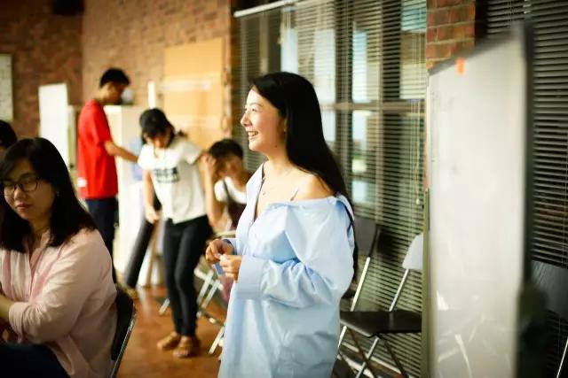 使用光影魔术手增加相片像素,使用光影魔术手改变照片底色