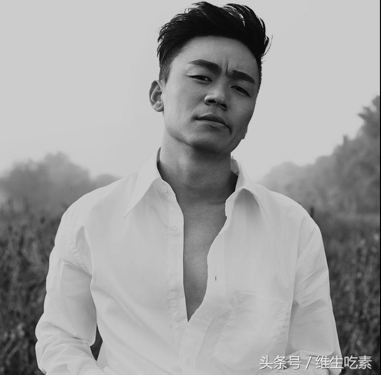 郑爽出书不算什么，李易峰出了9本书，张艺兴24分钟卖出7万册