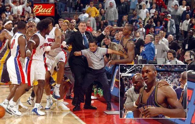 篮球场暴力打架,nba群殴事件奥本山