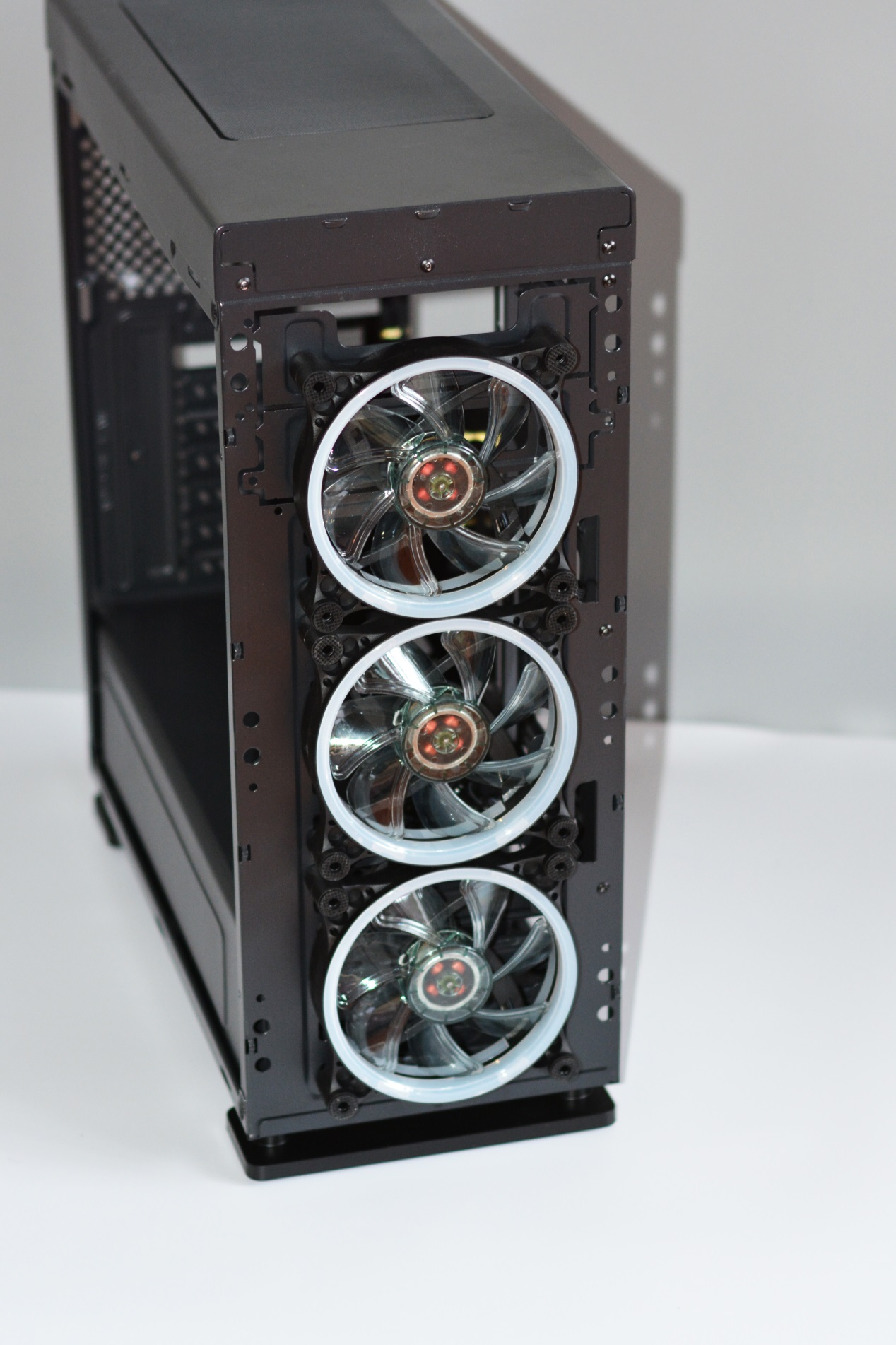 炫酷电竞游戏机箱哪家强,炫酷电竞游戏电脑机箱推荐