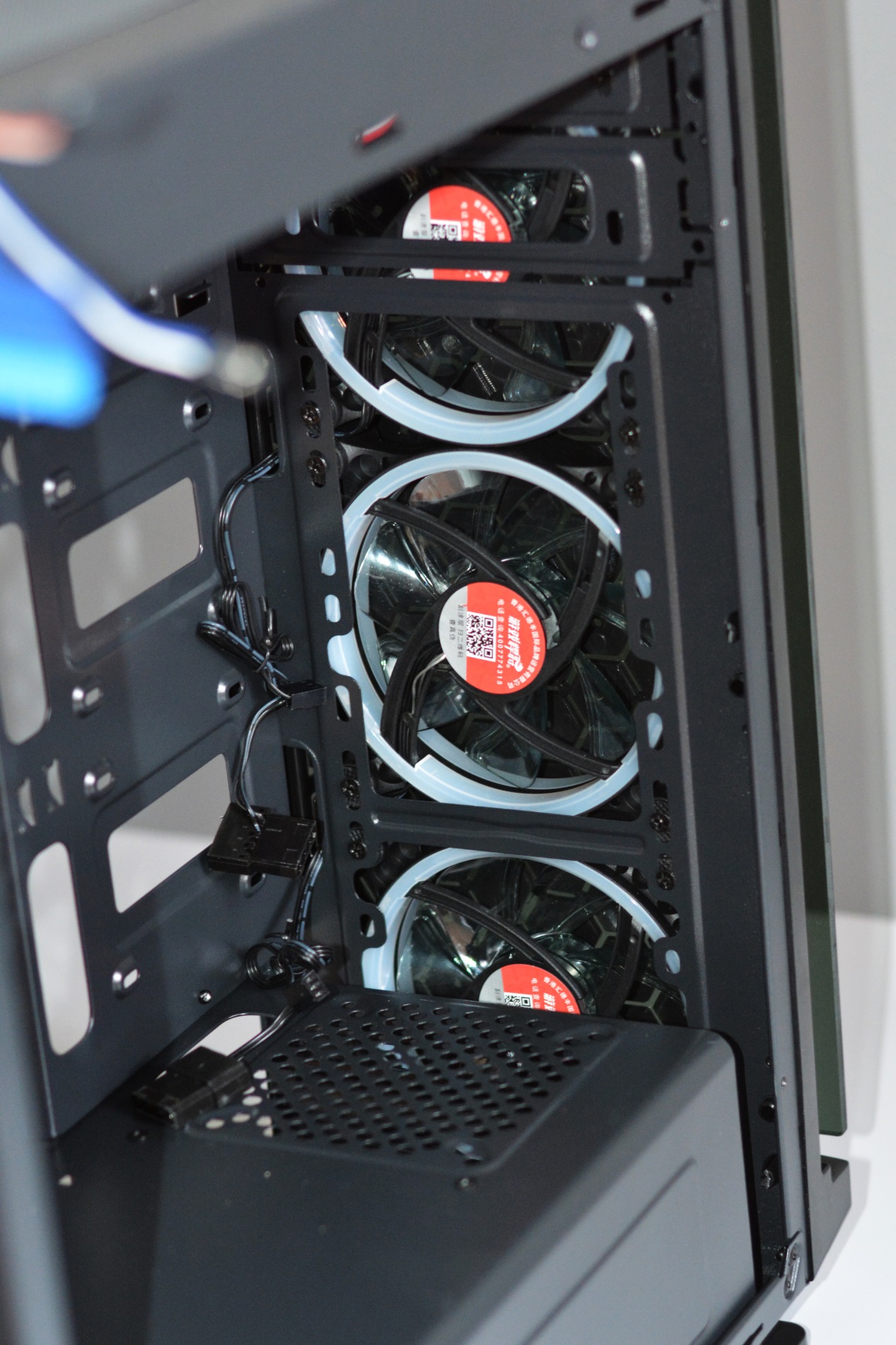 炫酷电竞游戏机箱哪家强,炫酷电竞游戏电脑机箱推荐