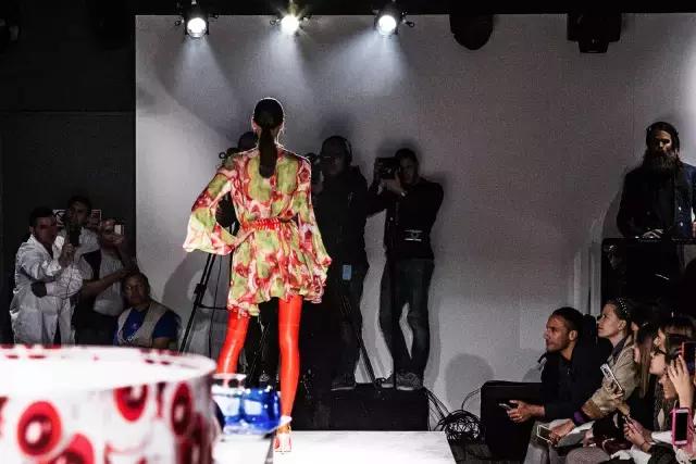 权力的游戏第八季红袍女巫去哪了,权力的游戏守夜人是什么意思