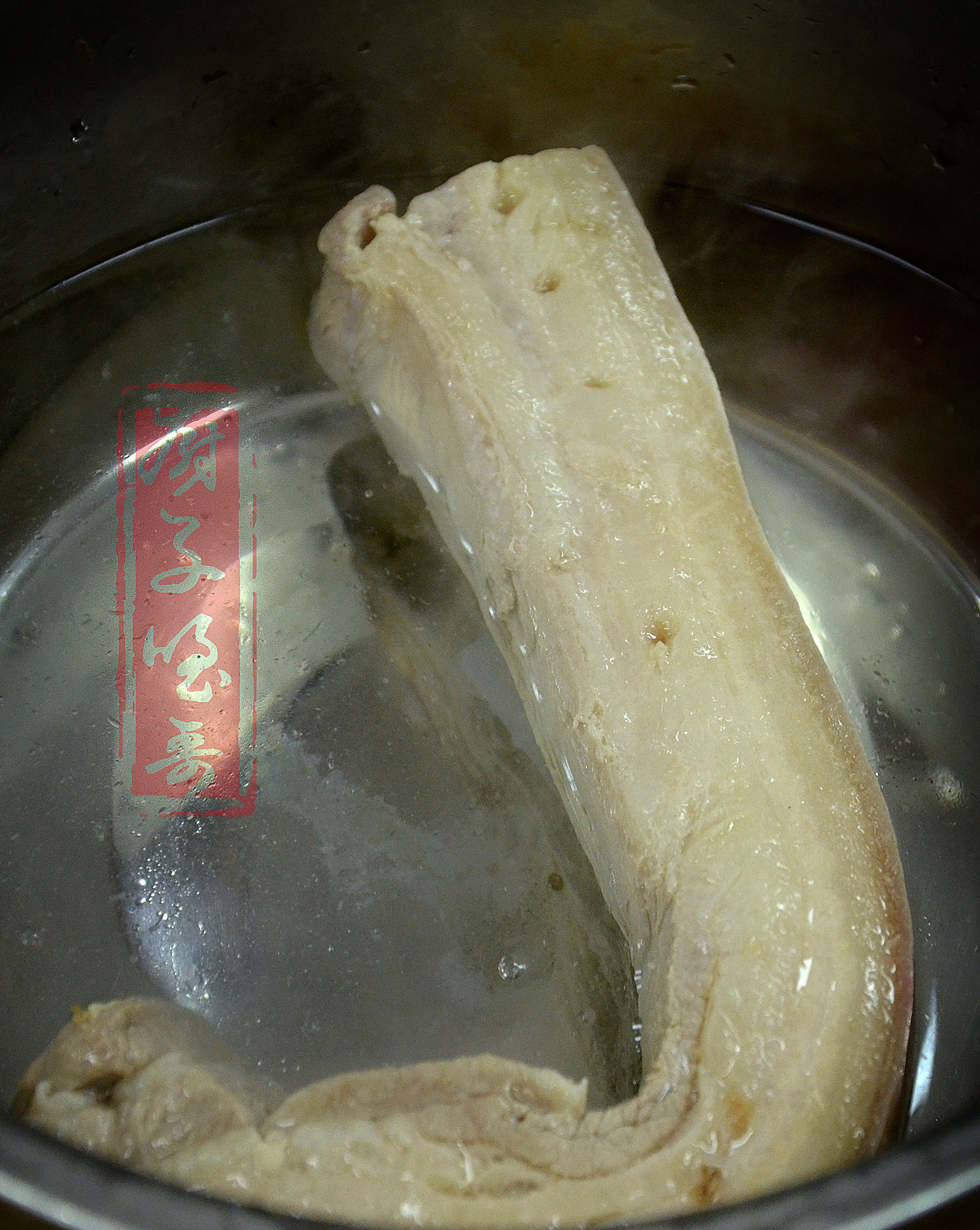 大厨教你正宗蒜泥白肉的做法,十分钟就能上桌的视频