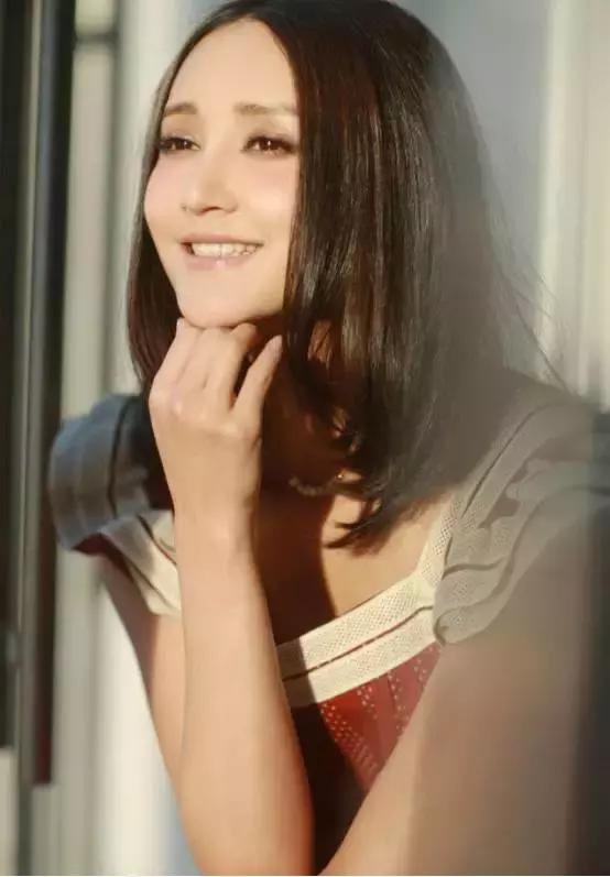 中分该怎么梳教程,中分怎么梳最好看