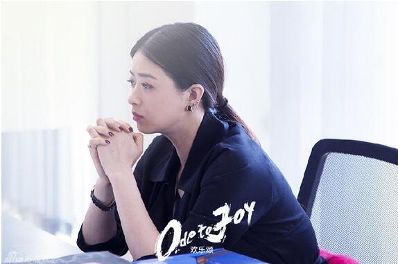 蒋欣喝水,蒋欣怎么从内双变双眼皮的