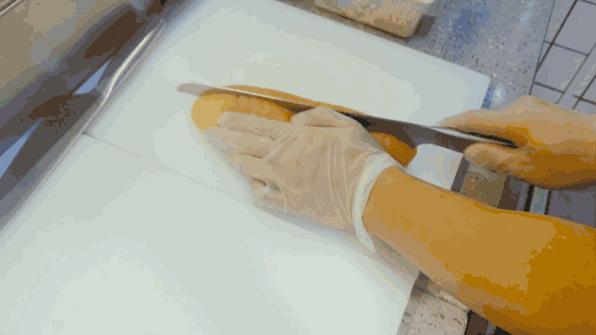 热狗来点纯正的味,超级辣的热狗