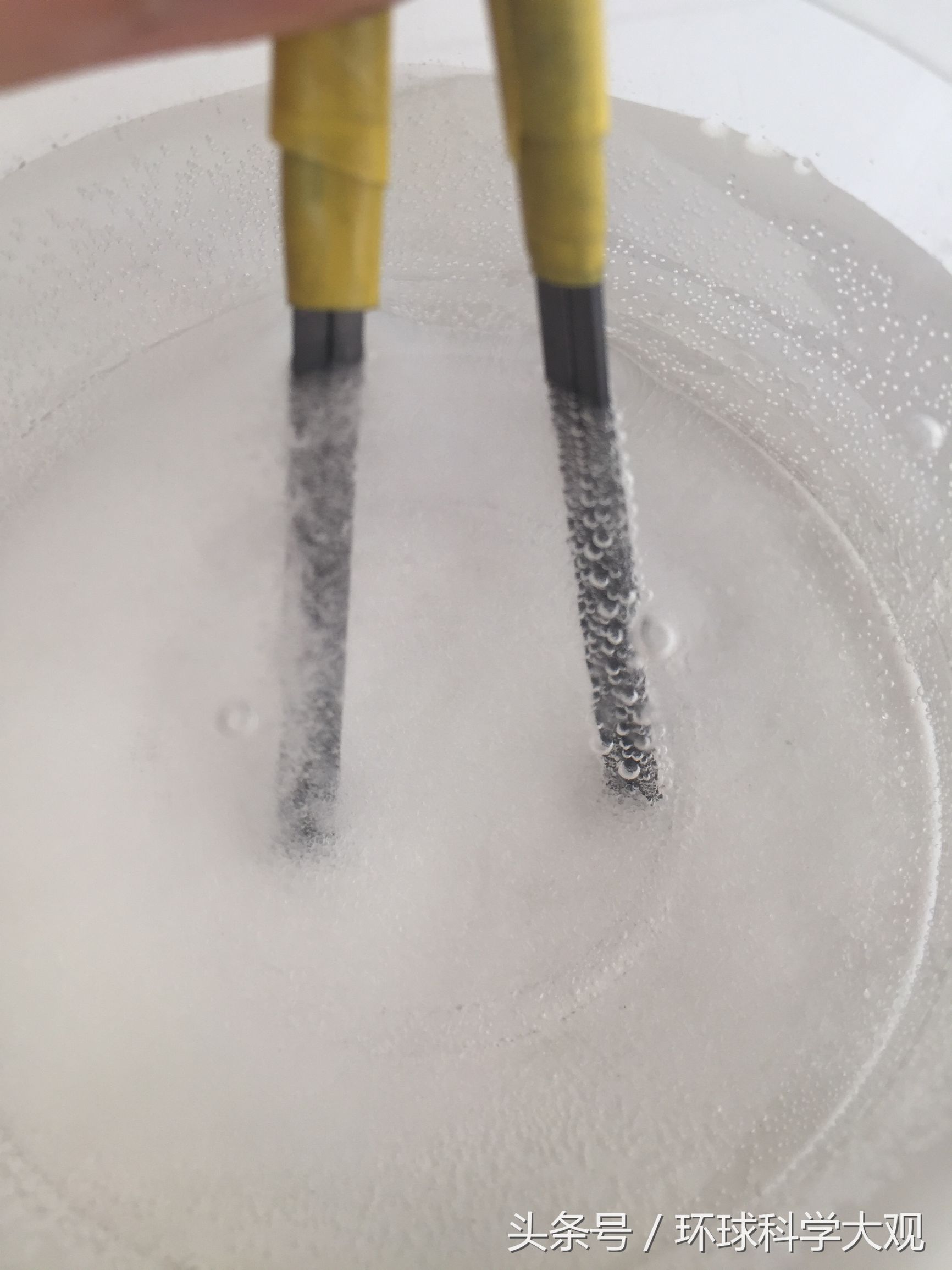 如何用电解水制取氧气,如何利用电解水产生氢气