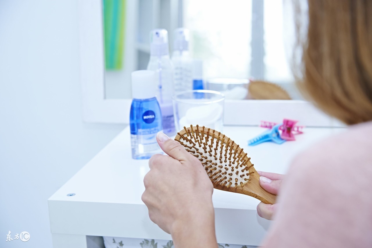 产后妈妈头发掉发怎么打理,妈妈产后大把掉头发