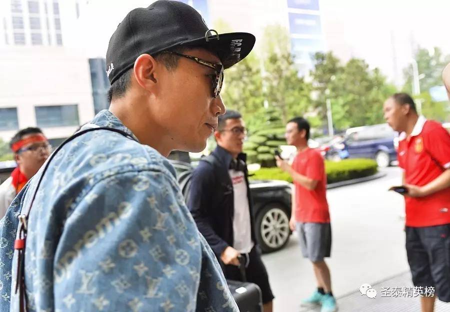 世界杯预选赛武磊单刀gif,大雷和武磊