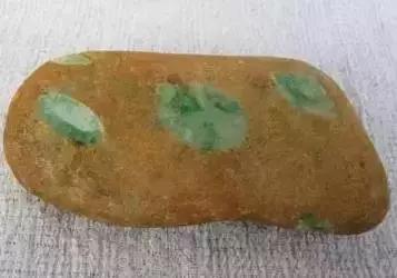 行话里说，“石头不骗人，都是人骗人？”翡翠行家都差点受骗了！