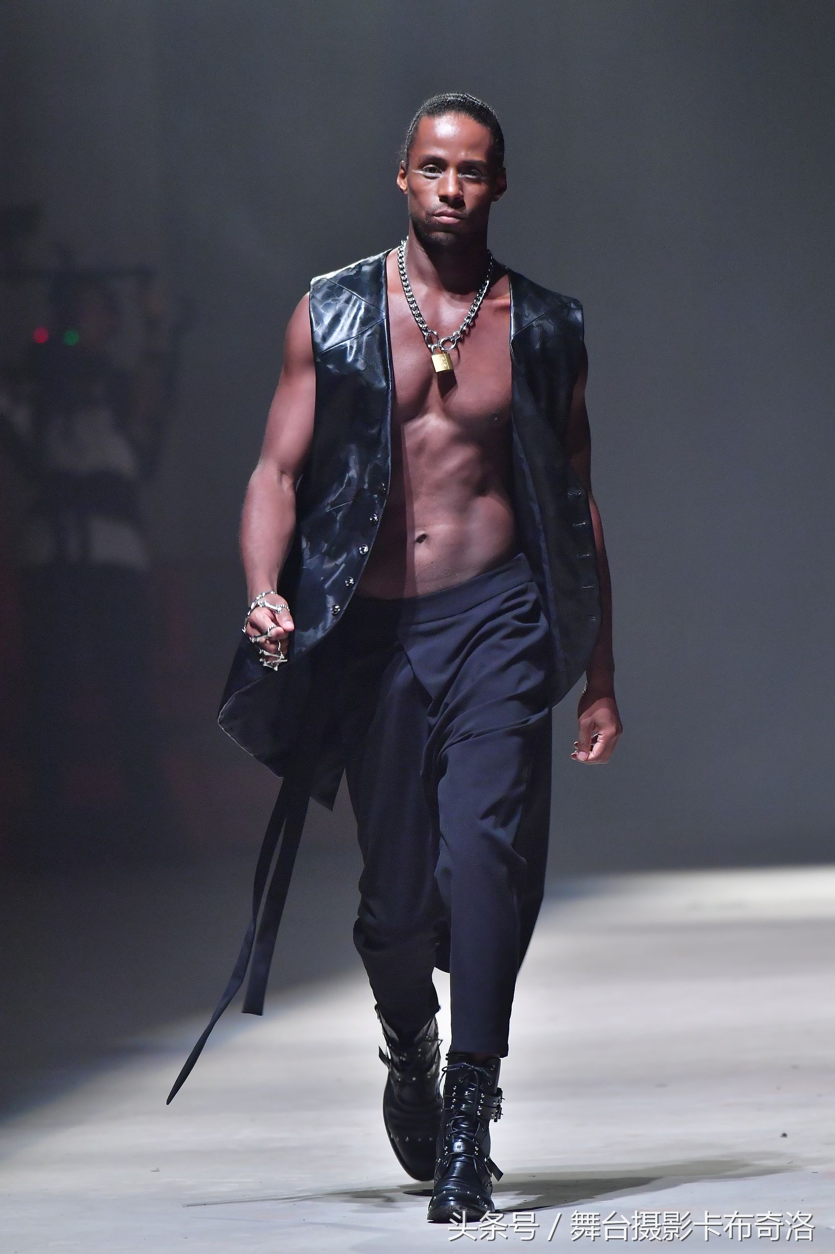 pinli品立男装换季,品立pinli男装皮衣