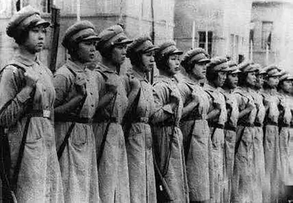 最美抗战女兵,抗战老女兵霸气眼神