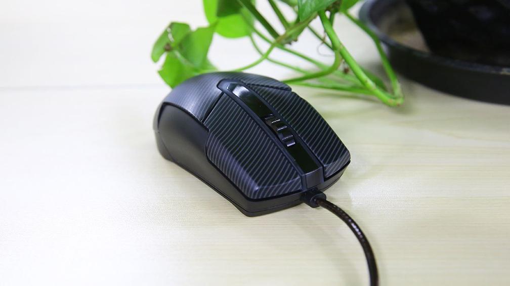 吃鸡一看就是刚入坑的萌新,吃鸡刚入坑的萌新基础教学