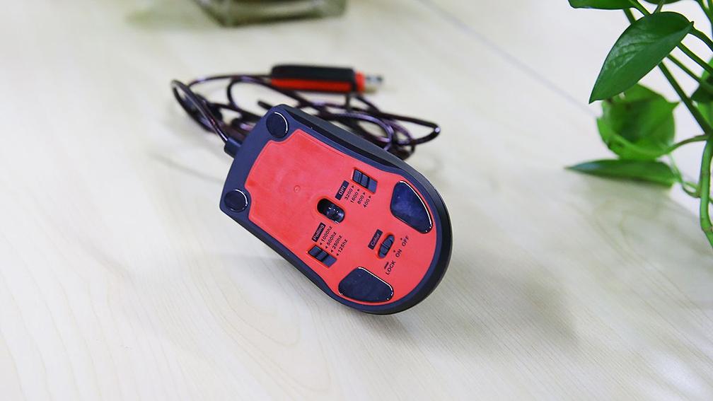 吃鸡一看就是刚入坑的萌新,吃鸡刚入坑的萌新基础教学