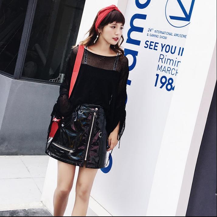 想要拥有漂亮的腿部线,显腿细的小皮裙