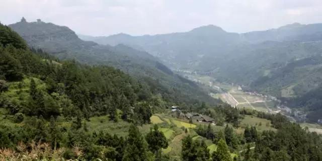 忠路老屋基,太美哒,美得登上《武陵土家》封面