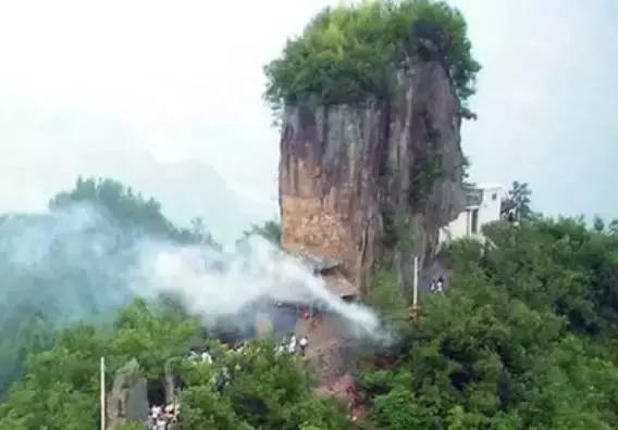 忠路老屋基,太美哒,美得登上《武陵土家》封面