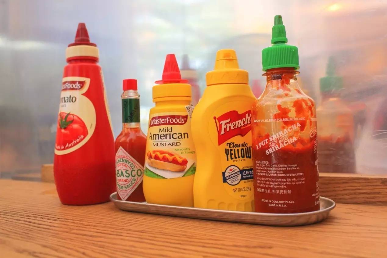 热狗来点纯正的味,超级辣的热狗