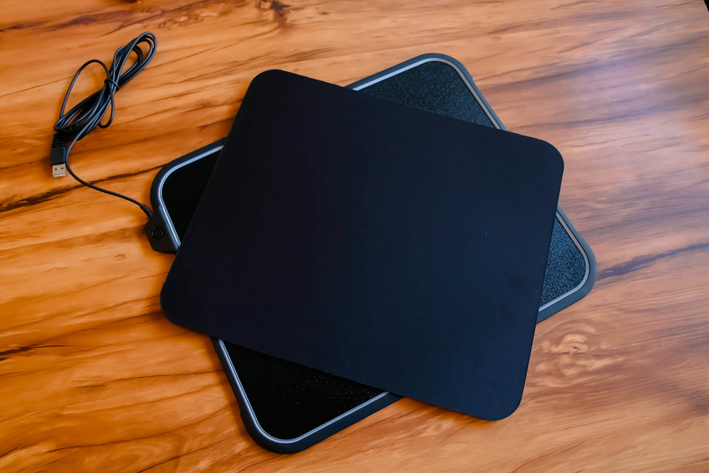 不止是炫酷光污染，赛睿QcKPrism鼠标垫个性尝鲜