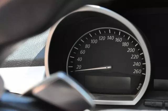 宝马z4启动时异响,宝马z4哒哒哒异响怎么解决