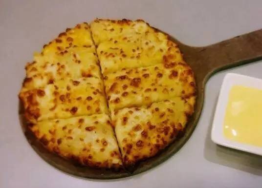 年轻人吃的美食披萨,国外最好吃的pizza