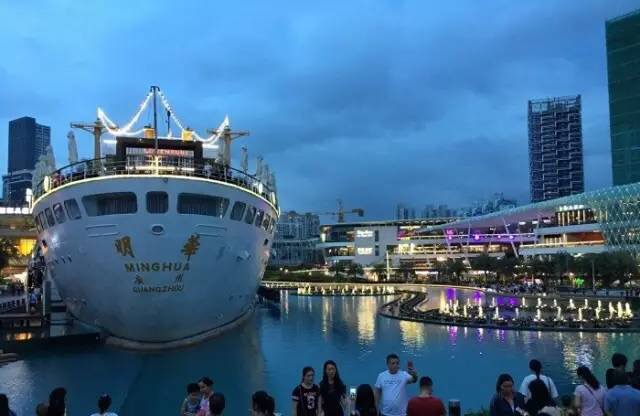 年轻人吃的美食披萨,国外最好吃的pizza