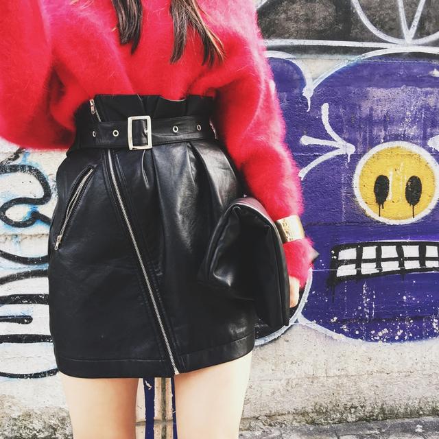 想要拥有漂亮的腿部线,显腿细的小皮裙