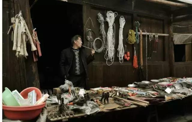 忠路老屋基,太美哒,美得登上《武陵土家》封面