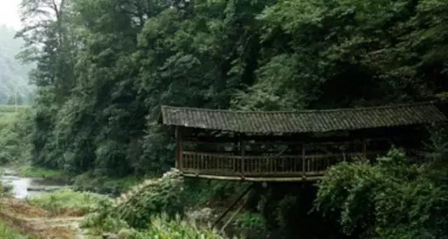 忠路老屋基,太美哒,美得登上《武陵土家》封面