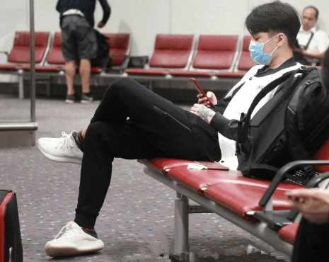 淘宝权：打职业的家里都很穷，但第一眼看冷少的穿着就不简单