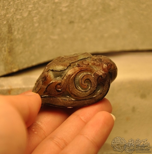 翡翠玉雕雕刻过程,用心去雕刻