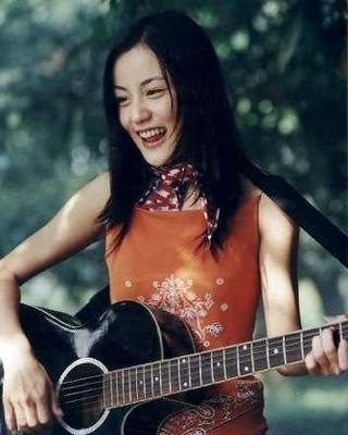 用保温杯摇滚成员让人怀念偶像剧《青春的童话》里的李小璐任斯璐