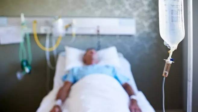 你狠心冲掉的便便，正成为许多肠胃病人的救星