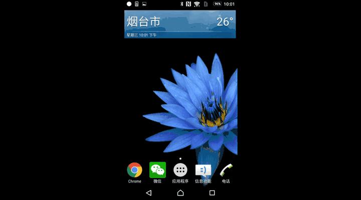 手握保温杯婴幼儿,手拿的保温杯